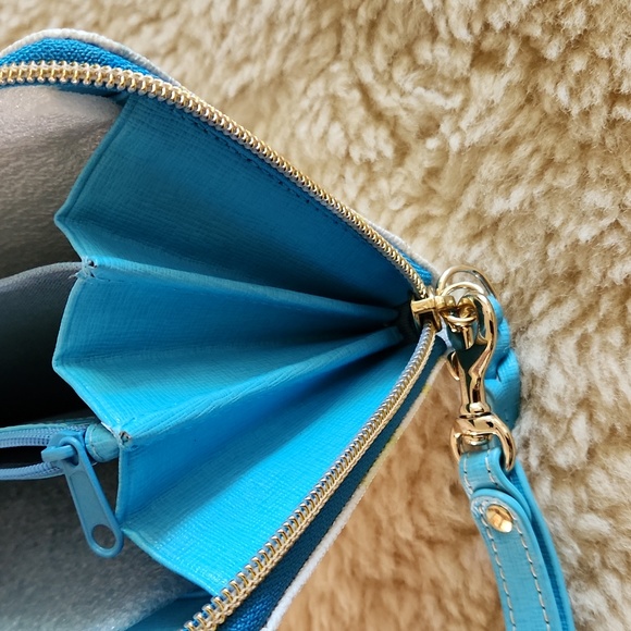 NWT Dooney & Bourke Snow Cone Large Zip Around Wallet/Wristlet ❄️ - Picture 13 of 16